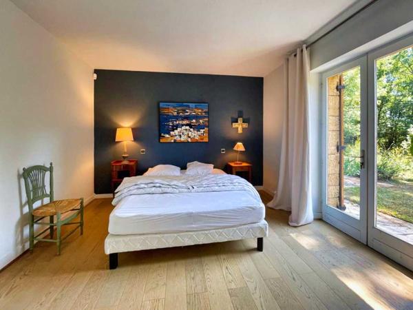 Maison ancienne - Sarlat-la-caneda Proche SARLAT- Ensemble en pierre avec maison principale , gîte, dépendances, et piscine sur 1H8 de terrain