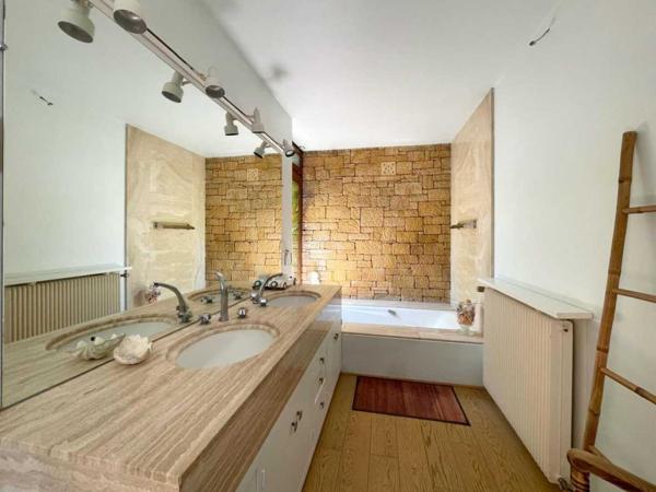 Maison ancienne - Sarlat-la-caneda Proche SARLAT- Ensemble en pierre avec maison principale , gîte, dépendances, et piscine sur 1H8 de terrain