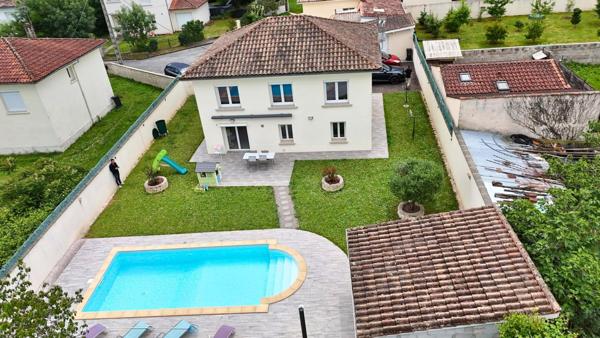 Maison 130 m² — Exposition sud, piscine & prestations haut de gamme