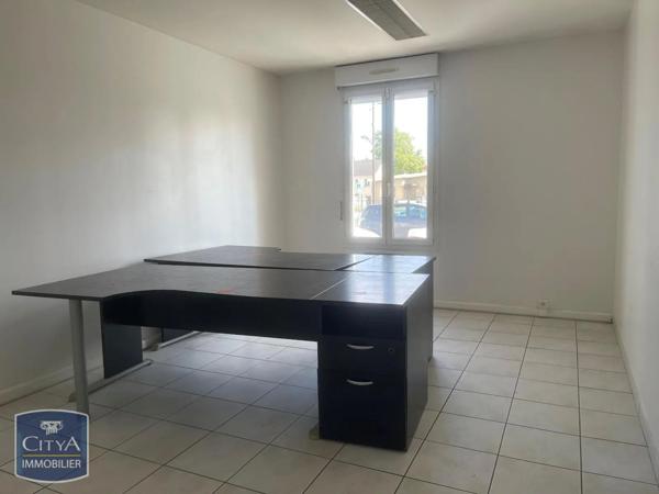 Local professionnel à vendre 64m²