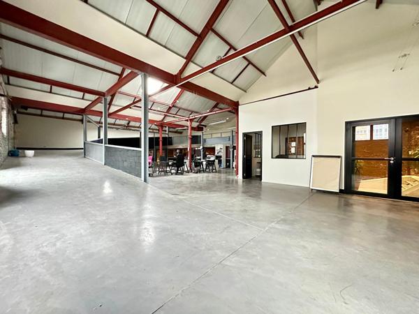 Local professionnel à vendre 251m²