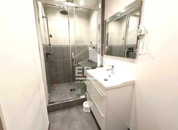 Appartement T4 + Terrasse  de 24m2 à Marseille - Quartier Baille