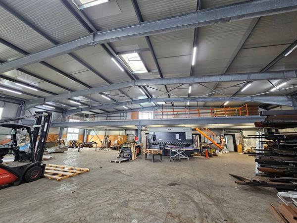 À VENDRE - SITE INDUSTRIEL PREMIUM DE 2 142 M² - UN OUTIL DE TRAVAIL PRÊT À L'EMPLOI !