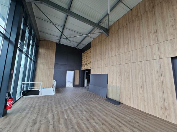 À VENDRE - SITE INDUSTRIEL PREMIUM DE 2 142 M² - UN OUTIL DE TRAVAIL PRÊT À L'EMPLOI !