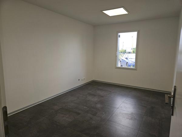 À VENDRE - SITE INDUSTRIEL PREMIUM DE 2 142 M² - UN OUTIL DE TRAVAIL PRÊT À L'EMPLOI !