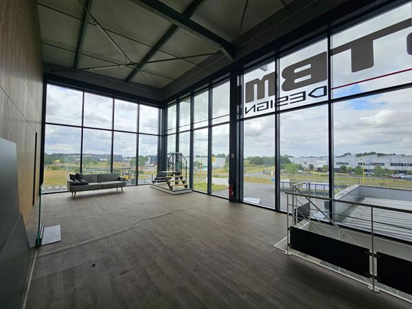 À VENDRE - SITE INDUSTRIEL PREMIUM DE 2 142 M² - UN OUTIL DE TRAVAIL PRÊT À L'EMPLOI !