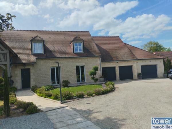Propriete
                                                                                                                                                                                                                                                                                                                        7 pièce(s)                                                                                                                                                                                                          5 chambre(s)                                                                                                                                                                                                          215  m²