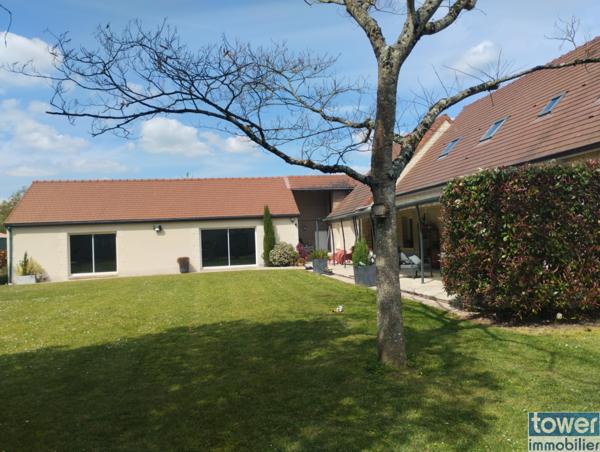 Propriete
                                                                                                                                                                                                                                                                                                                        7 pièce(s)                                                                                                                                                                                                          5 chambre(s)                                                                                                                                                                                                          215  m²