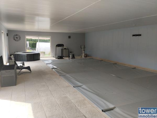 Propriete
                                                                                                                                                                                                                                                                                                                        7 pièce(s)                                                                                                                                                                                                          5 chambre(s)                                                                                                                                                                                                          215  m²
