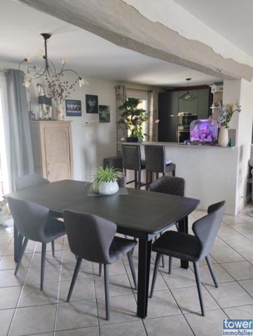 Propriete
                                                                                                                                                                                                                                                                                                                        7 pièce(s)                                                                                                                                                                                                          5 chambre(s)                                                                                                                                                                                                          215  m²