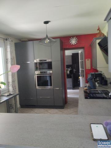 Propriete
                                                                                                                                                                                                                                                                                                                        7 pièce(s)                                                                                                                                                                                                          5 chambre(s)                                                                                                                                                                                                          215  m²
