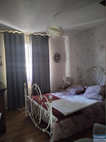Propriete
                                                                                                                                                                                                                                                                                                                        7 pièce(s)                                                                                                                                                                                                          5 chambre(s)                                                                                                                                                                                                          215  m²