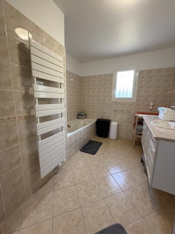 Agen (47000) MAISON 220 M2 AVEC DOUBLE GARAGE PISCINE ET TERRAIN DE 4990 M2