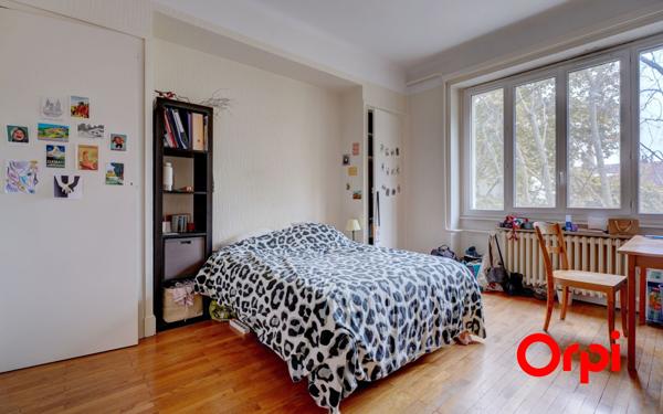Appartement à vendre    3 pièces • 87,83 m2 Lyon 3
