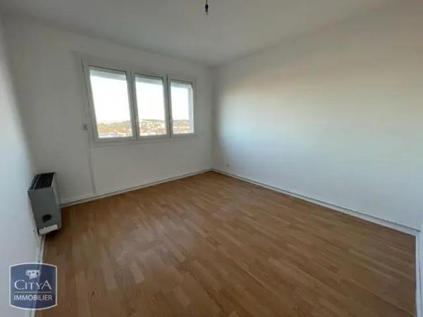 Appartement à louer 3 pièces 68.9m² Istres (13800)