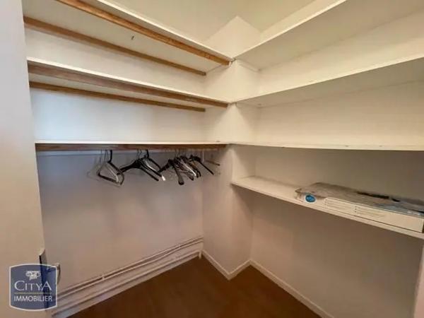 Appartement à louer 3 pièces 68.9m² Istres (13800)