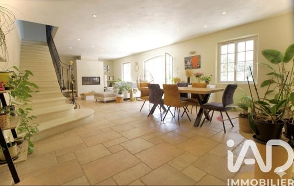 Maison à vendre 7 pièces 213 m² Pélissanne