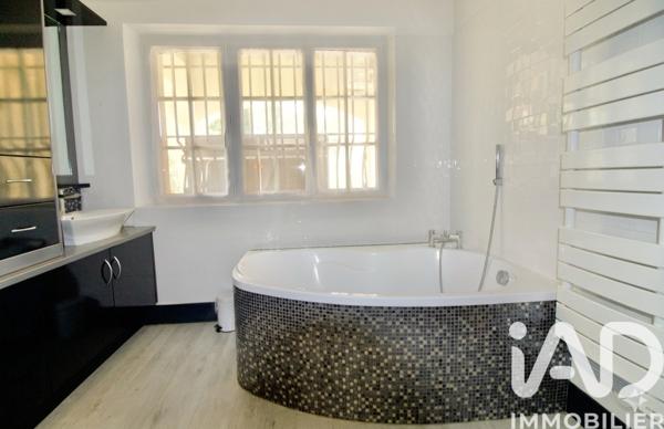 Maison à vendre 7 pièces 213 m² Pélissanne
