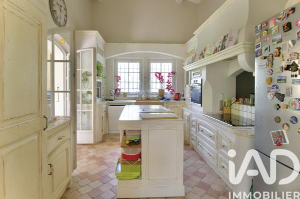 Maison à vendre 7 pièces 213 m² Pélissanne