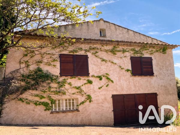 Maison à vendre 5 pièces 236,85 m² Carqueiranne