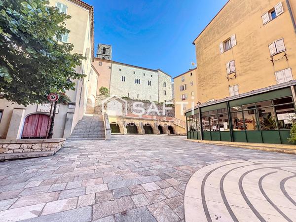 Grasse centre historique : T4 en duplex avec terrasse