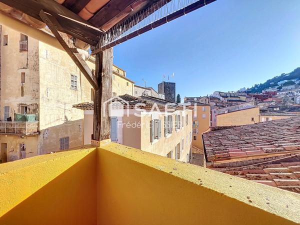Grasse centre historique : T4 en duplex avec terrasse