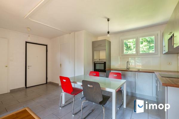 Appartement au calme avec extérieur et parking Saint-Cyr