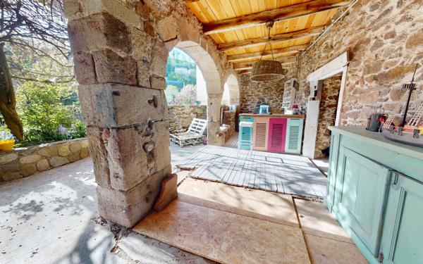 Maison à vendre    4 pièces •  Le Monastère