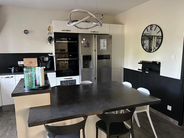 Maison
         8 pièces
        - 206 m² 350 000 € *