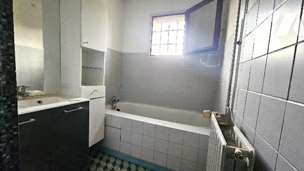 Maison T5 avec confort plain-pied, garage, jardin sur parcelle de 1438 m2 à 10 min de VERTUS