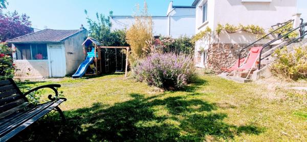 Maison familiale avec grand jardin sécurisé