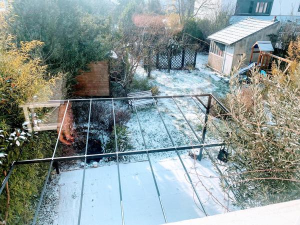 Maison familiale avec grand jardin sécurisé