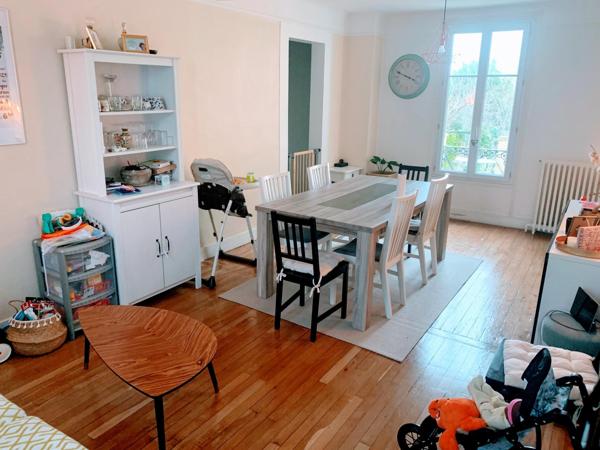Maison familiale avec grand jardin sécurisé