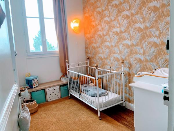 Maison familiale avec grand jardin sécurisé