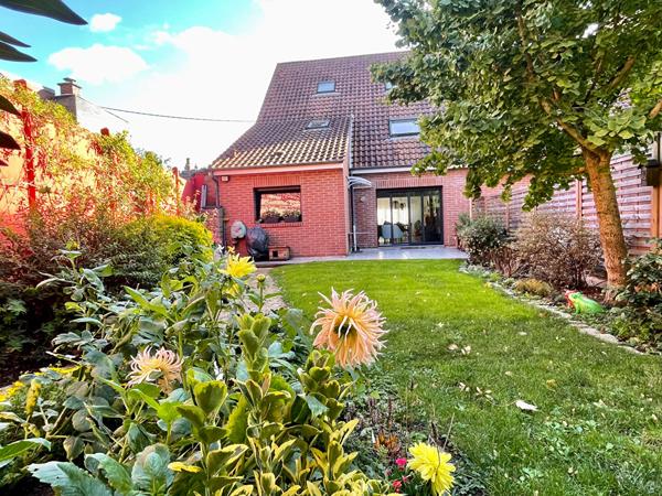 Maison Béthune - Centre ville - 4 Chambres et un bureau - jardin et garage , Bethune