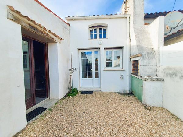 Trillou - Maison 3 chambres avec chai en pierres entre forêt et marais