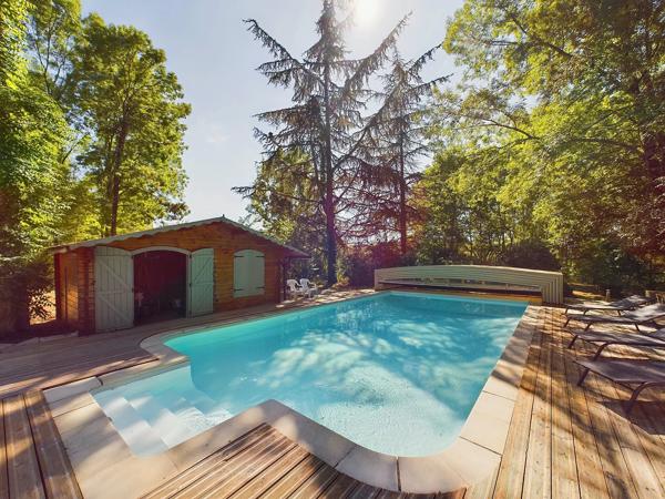 Grande maison familiale dans un endroit paisible