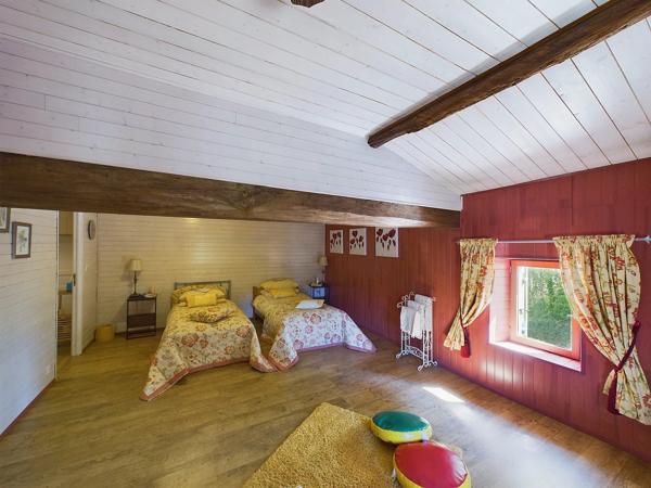 Grande maison familiale dans un endroit paisible