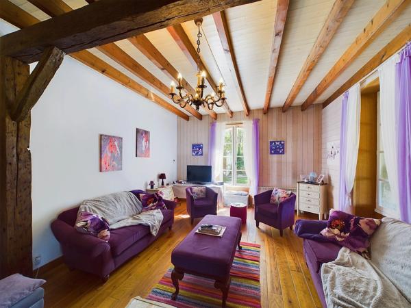 Grande maison familiale dans un endroit paisible