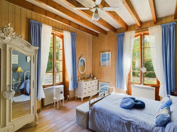 Grande maison familiale dans un endroit paisible