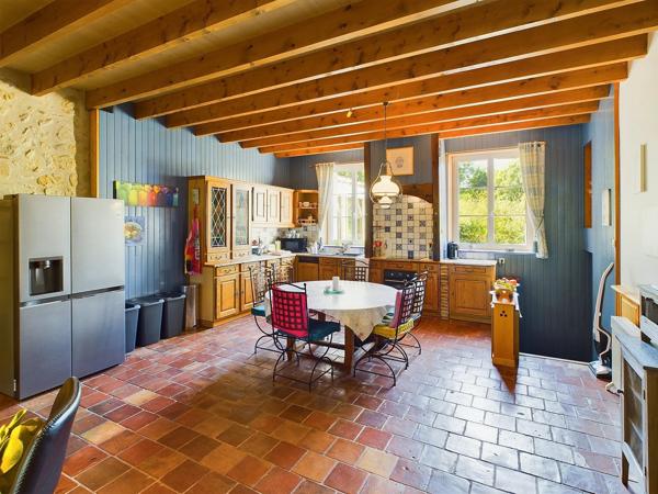 Grande maison familiale dans un endroit paisible