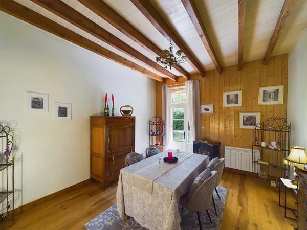 Grande maison familiale dans un endroit paisible