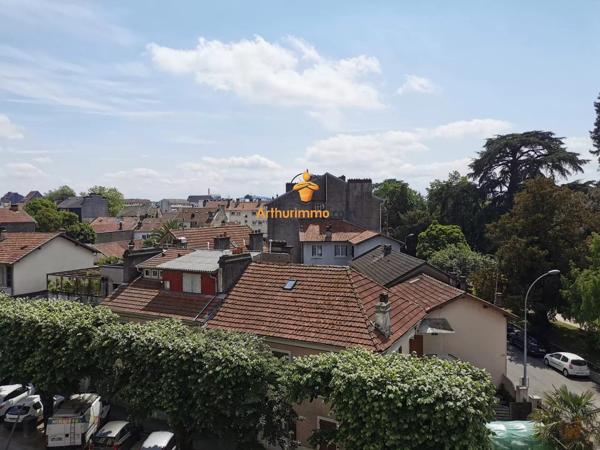 Location                                                      Studio
                        
                     1 pièces                      17 m2                     à Pau