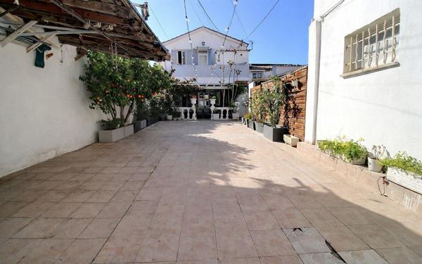 Maison à vendre    12 pièces •  Marseille 3