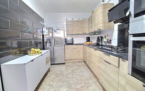 Maison à vendre    12 pièces •  Marseille 3