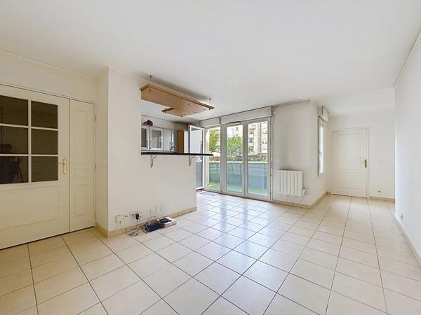 Vente                                                      Appartement
                        
                     3 pièces                      65 m2                     à Combs-la-Ville