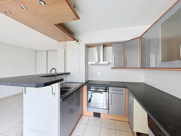 Vente                                                      Appartement
                        
                     3 pièces                      65 m2                     à Combs-la-Ville