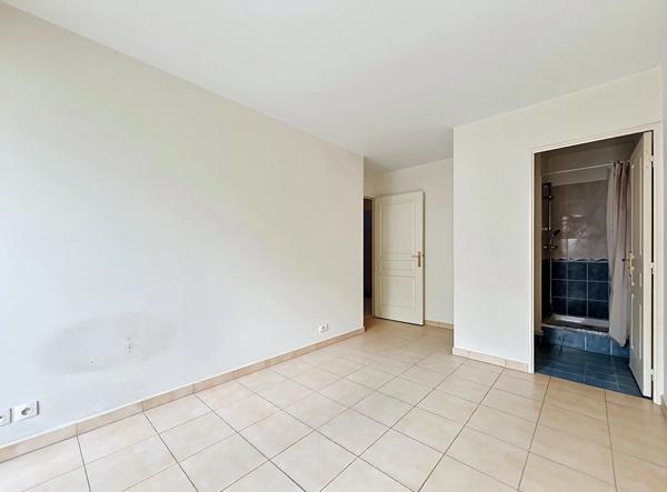 Vente                                                      Appartement
                        
                     3 pièces                      65 m2                     à Combs-la-Ville