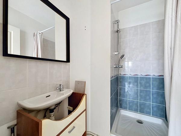 Vente                                                      Appartement
                        
                     3 pièces                      65 m2                     à Combs-la-Ville