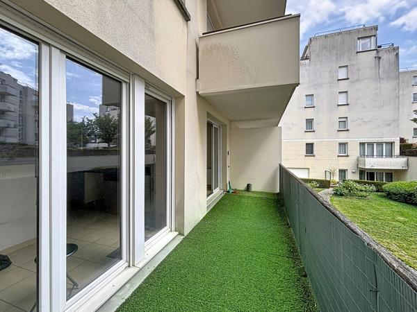 Vente                                                      Appartement
                        
                     3 pièces                      65 m2                     à Combs-la-Ville